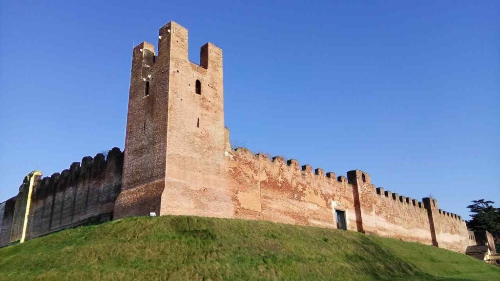 Castelfranco Veneto - Impressive fortress complex