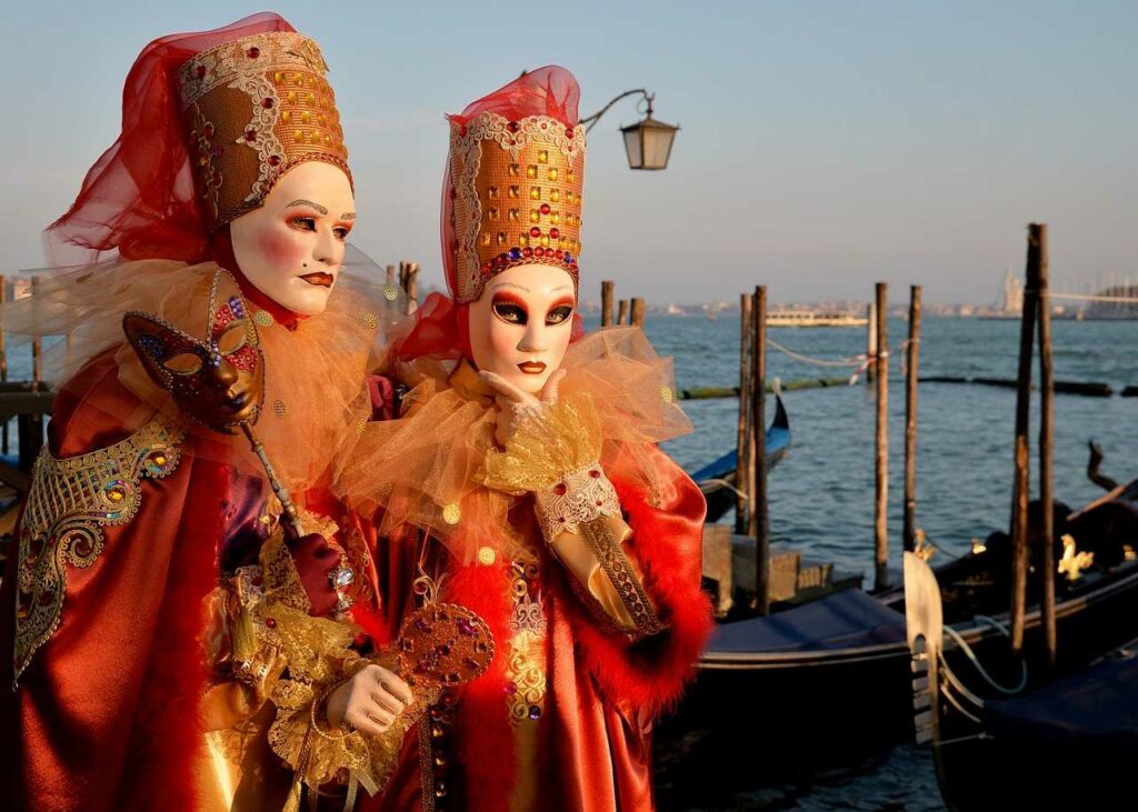 The beauty of costumes: colourful, eye-catching and elegant
